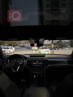 ڤۆڵکسواگن ئەتڵەس کرۆس سپۆرت